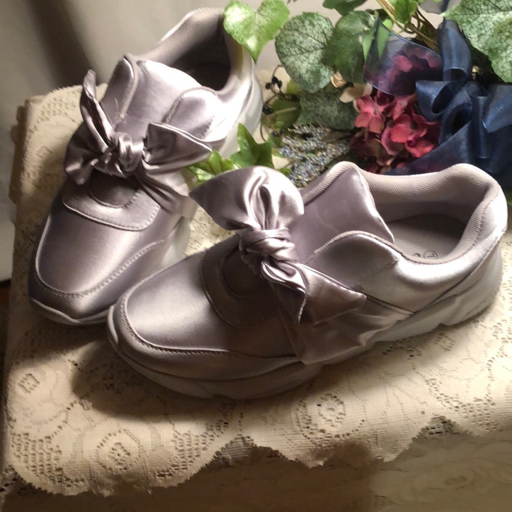 🦋 Women’s Bow Tie Lace Free Low Top 🦋